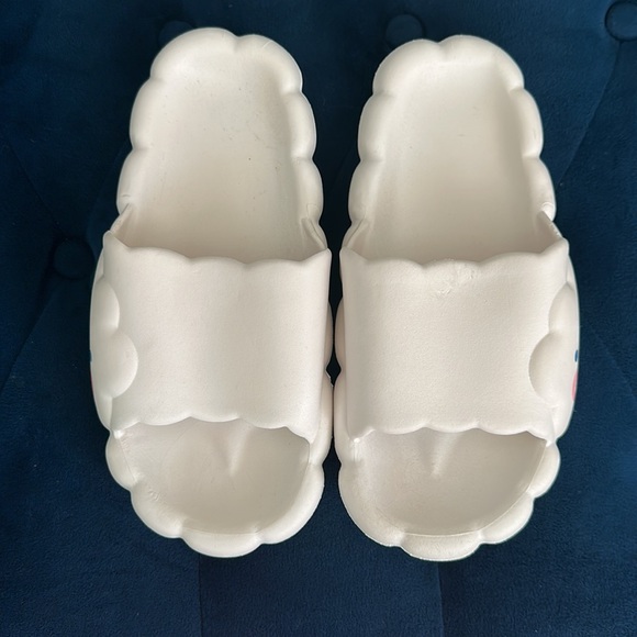 BRAND NEW!!! Cloud Slides - Picture 2 of 4